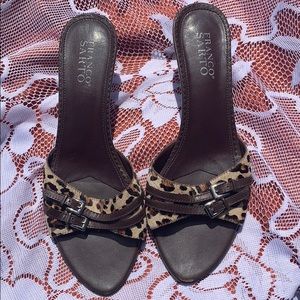 Kitten heel slides with leopard-print leather band